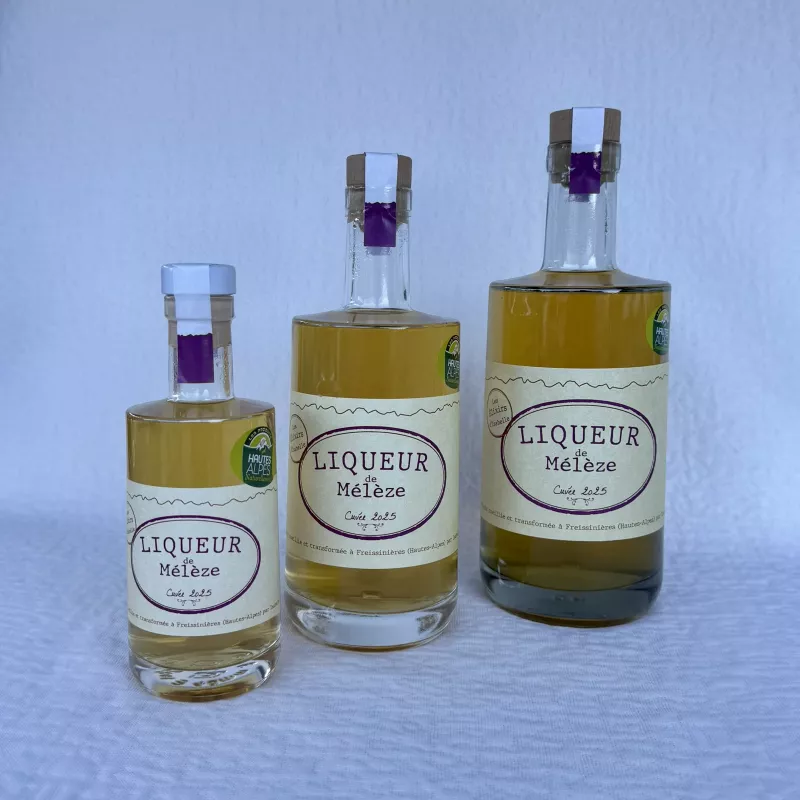 Bouteilles de liqueur de mélèze, trois tailles différentes (20 cL ; 50 cL ; 70 cL) 
