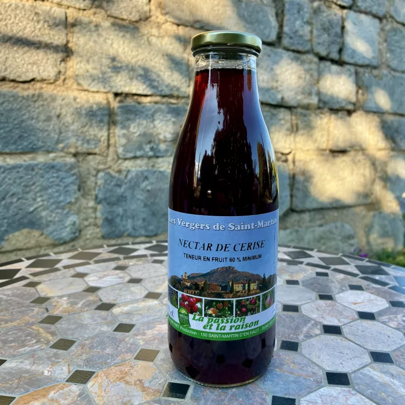 Bouteille en verre de nectar de cerise 