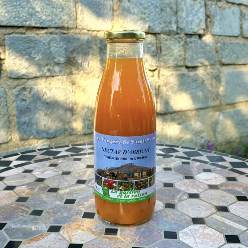 Bouteille en verre de nectar d'abricot 